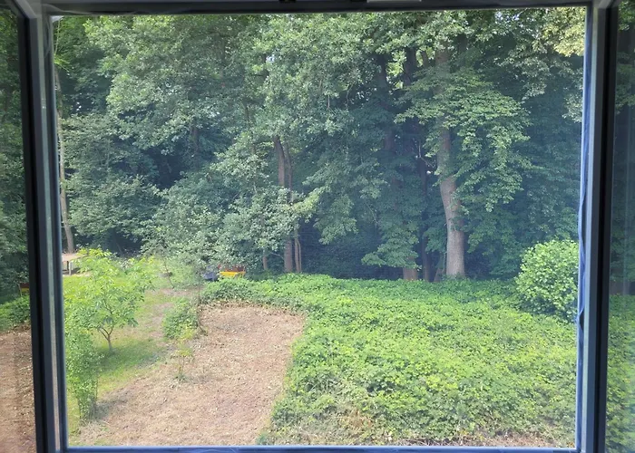 Idylischer Bachplatz